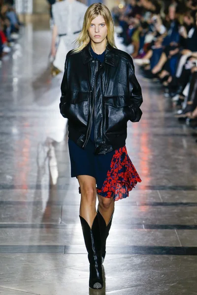 Look 10